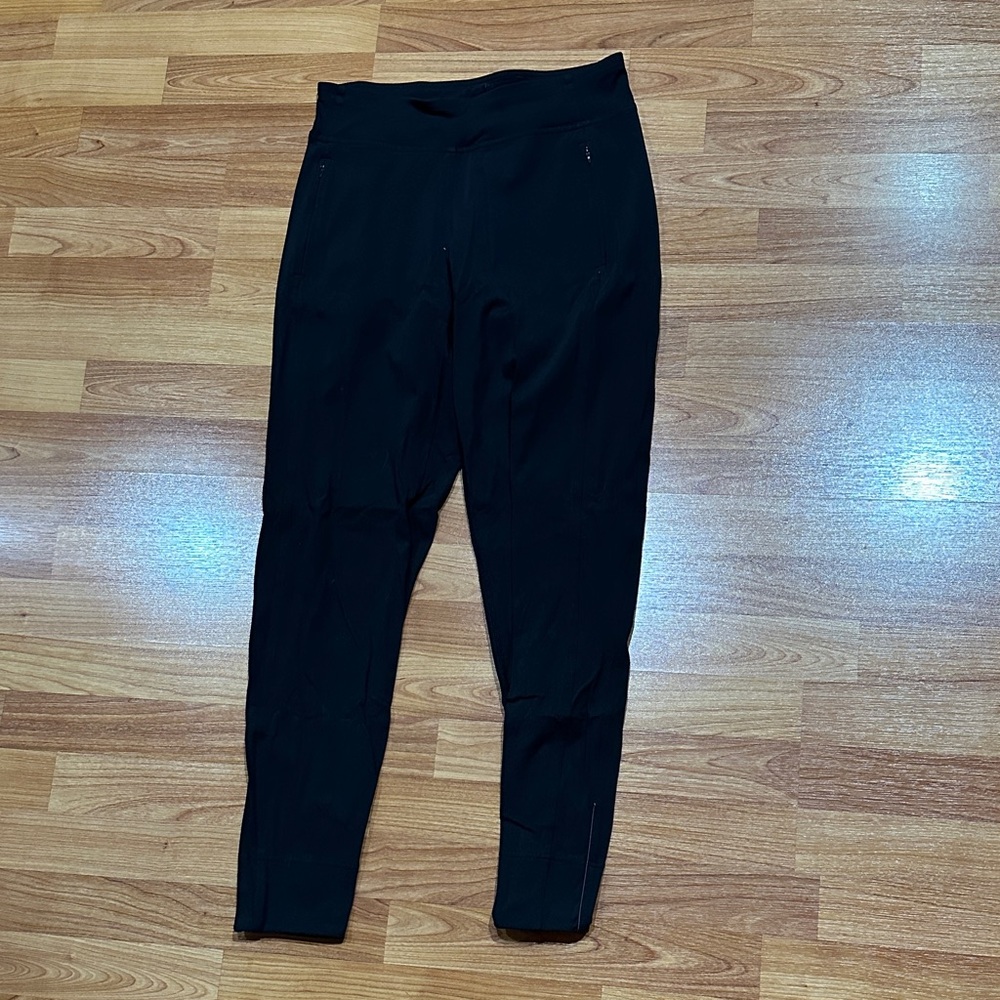 Women’s lululemon joggers size 6
